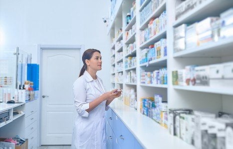 Healthcare team using barcode and RFID mobile solution